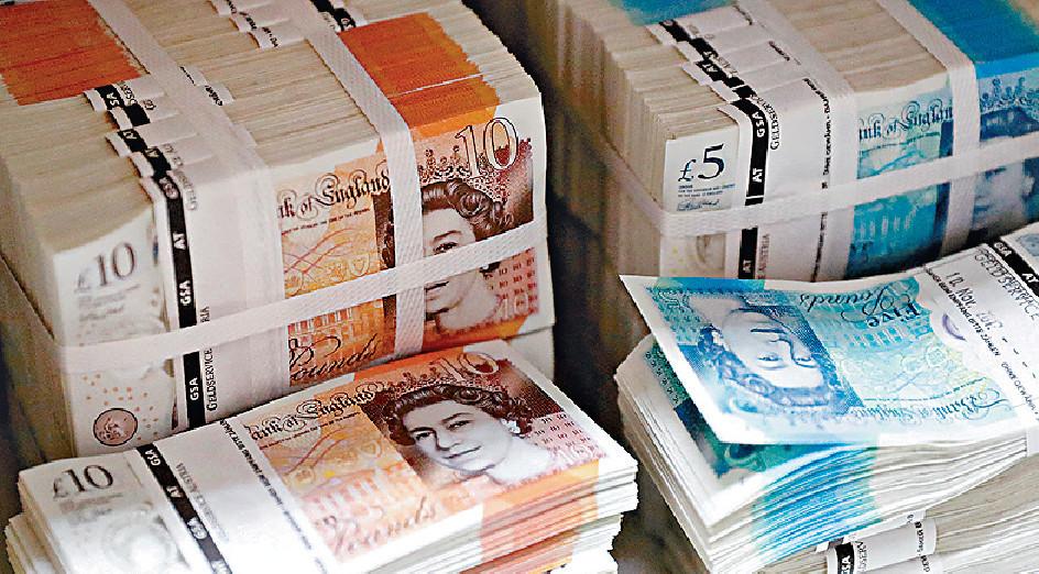 ■英國公佈大規模減稅計劃，拖累英鎊匯價單日大跌超過3%。  資料圖片