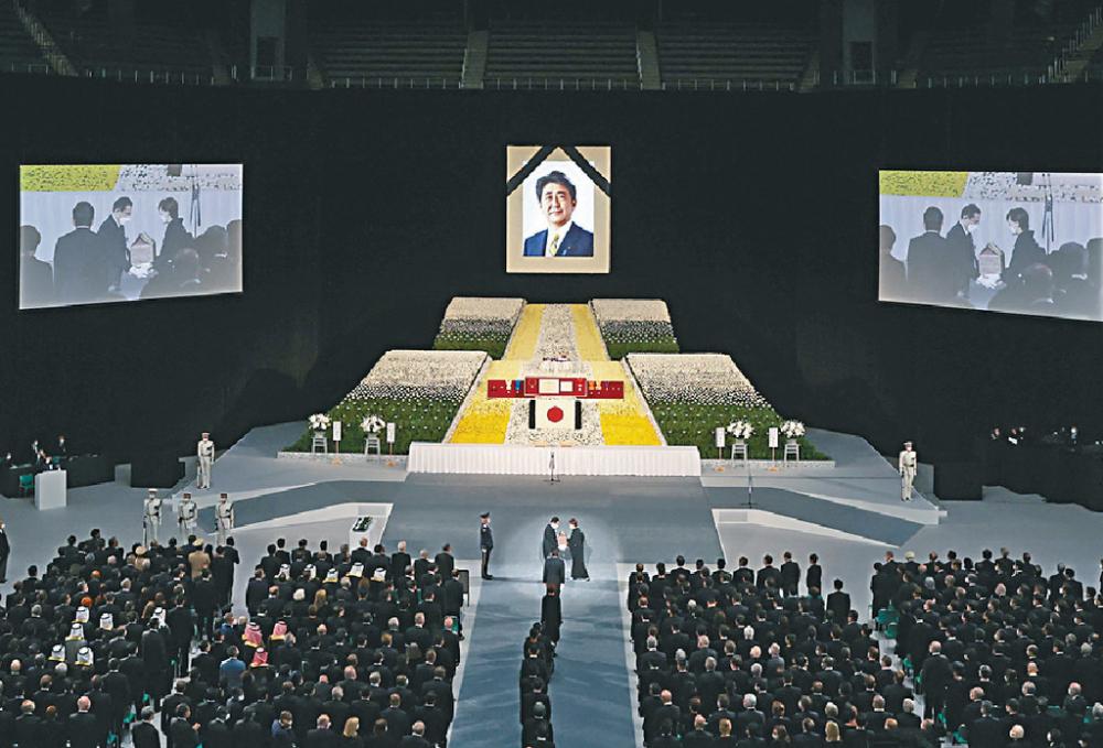 ■日本政府昨為七月遇刺身亡的前首相安倍晉三舉行國葬。