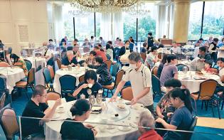 下周四可12人開餐 宴會增至240人 限聚鬆綁飲食業「逢甘露」