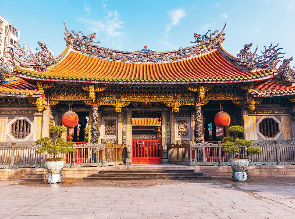 ■龍山寺位於台北市萬華區。
