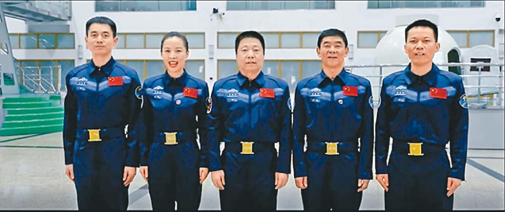 ■中國太空人拍片，表示「期待你的加入」。
