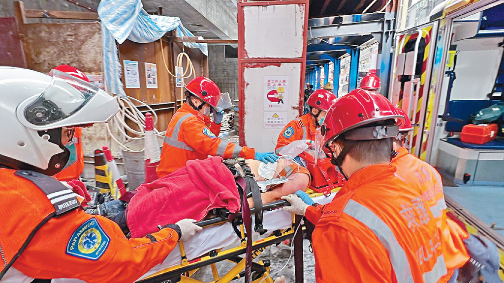 1日2奪命工業意外鋼筋如雨墜擊頭地盤工慘死遺妻女 頭條日報