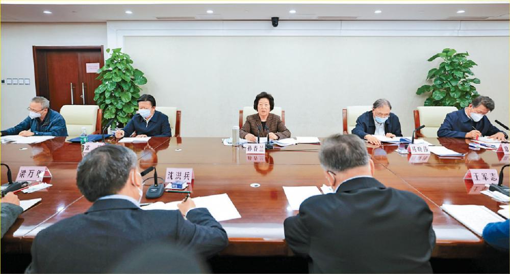 ■副總理孫春蘭前兩日在國家衞健委召開座談會，强調防控工作要穩中求進。