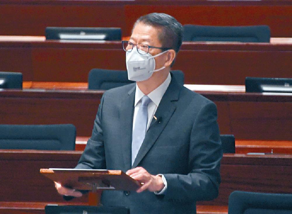 ■陳茂波表示，政府收入在經濟疲弱下不似預期。