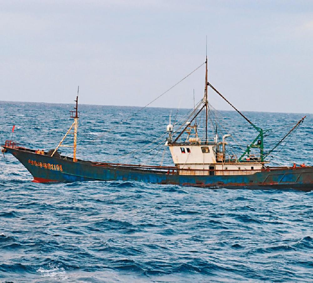 ■相關船隻在長崎縣外海航行，位處日本專屬經濟區。