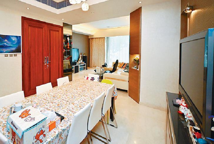 ■九龍塘龍苑2座低層B室放盤，實用面積2102方呎，為4房3套間隔，叫價7500萬。