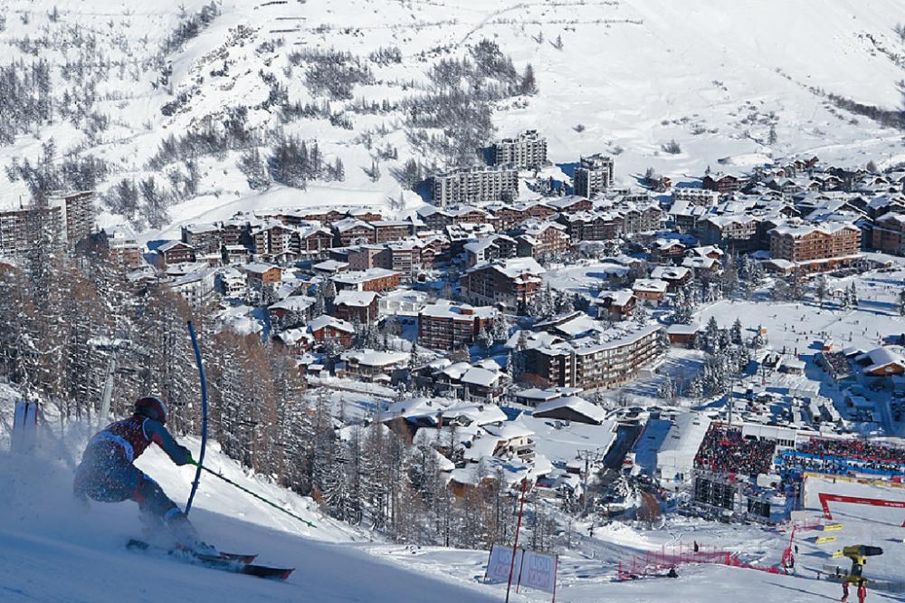 ■多個滑雪場因「唔夠雪」被迫關閉。