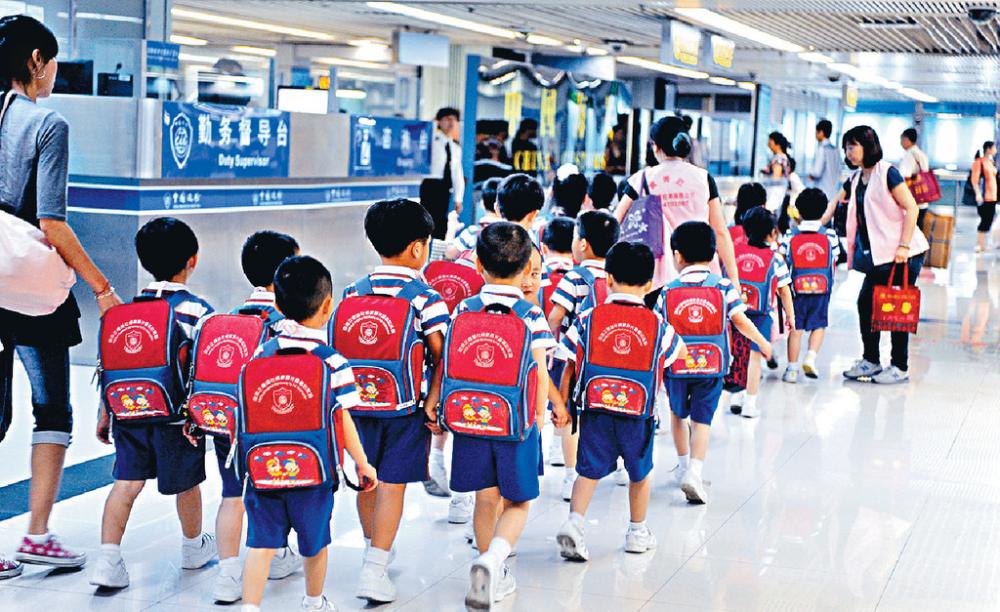 ■跨境小學生及幼稚園學童則安排於二月下旬回港上課。