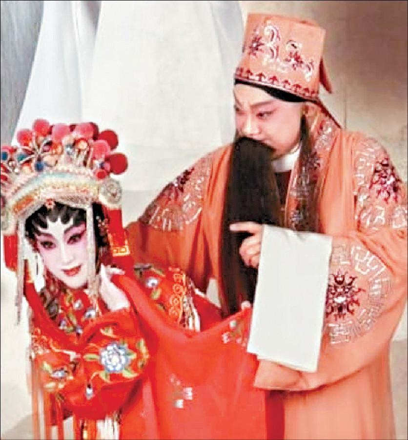 ■陳鴻進劇中飾演「洪永年」，娶鄭詠梅演「柳香」作妾。