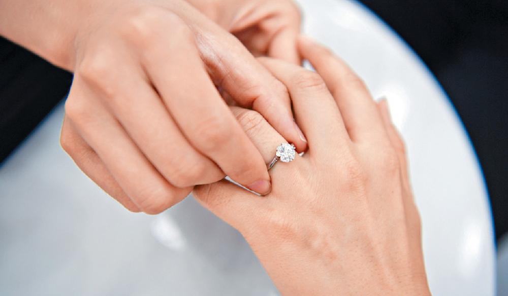 ■日菜子稱，她當時年紀太小，腦中只有戀愛，更因此放棄就讀大學，結婚成為家庭主婦，結果失敗。