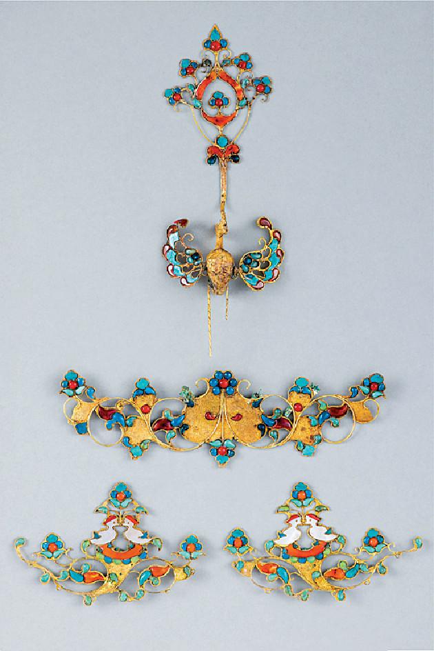 ■是次展覽珍品其中包括唐代公主所佩戴的冠飾等。