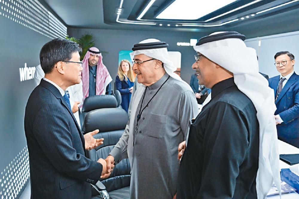 ■行政長官李家超出席沙特阿拉伯利雅德LEAP 2023科技展，與沙特阿美主席及行政總裁Amin H Nasser（右二）會面。