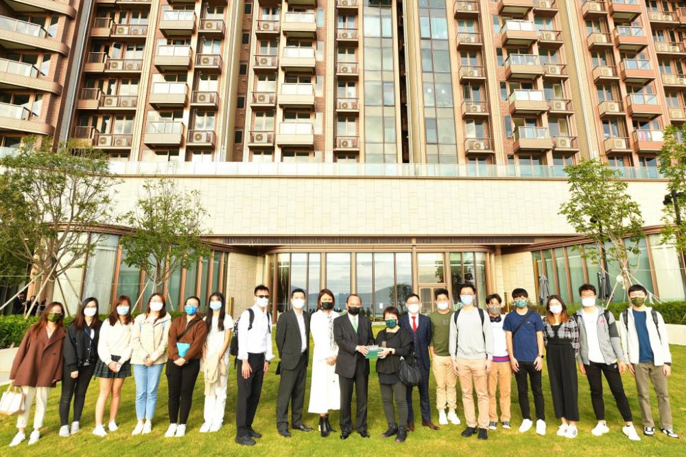 南豐邀請大學生在LP10作實地考察，以了解 綠色建築的實際應用。