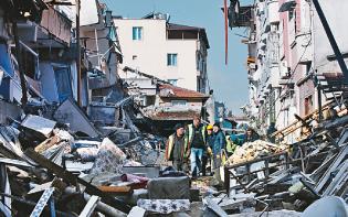 土敍大地震增至逾11000人死亡