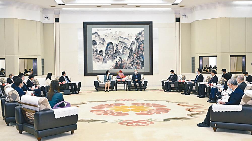 廣東省委書記黃坤明會見香港傳媒高層人士大灣區參訪團。