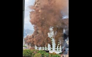 4學校及民居逾3600人大疏散  潤發倉庫三級火毒煙瀰漫西九龍
