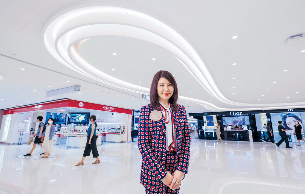 信和集團資產管理董事蔡碧林小姐預計活動有助帶動美妝生意額上升25%，商場整體人流升幅達20%。