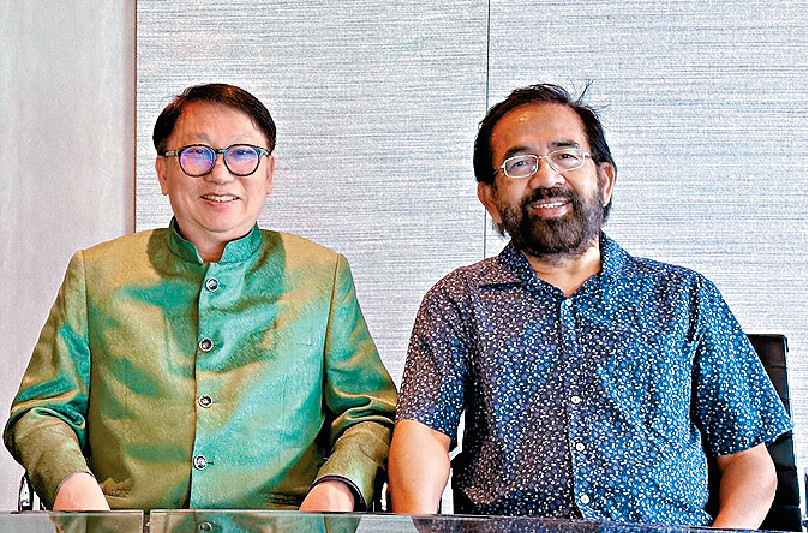 ■筆者與Ahmad Inzuddin Bin Hashim,Director of Halal International Selangor(右)。p/　　
