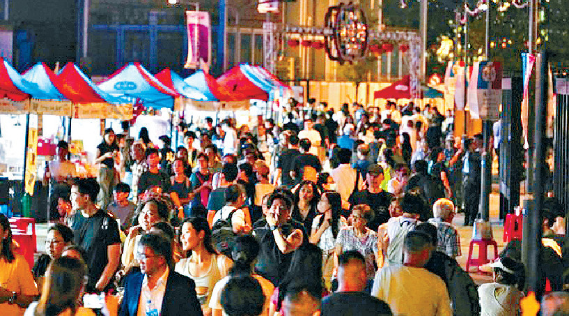 ■「香港夜繽紛」系列活動在市民、遊客及商戶中，普遍獲得正面反應。p/　　