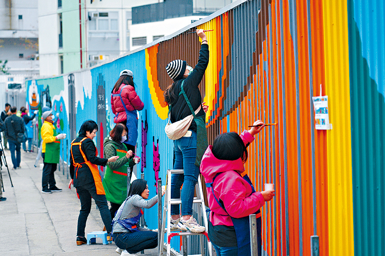 社區組織協會過渡性房屋項目「喜盈」與「畫美麗香港」合辦壁畫活動。