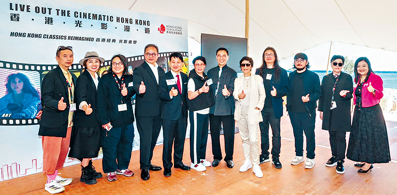 旅發局主席彭耀佳（左五）與文體旅局局長楊潤雄（右六），喺康城影展跟《香港經典 光影重塑》 製作團隊出席首映。
