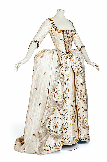 宮廷禮服（禮服外袍、長裙、三角胸衣）©巴黎裝飾藝術博物館／攝影：尚．托朗斯