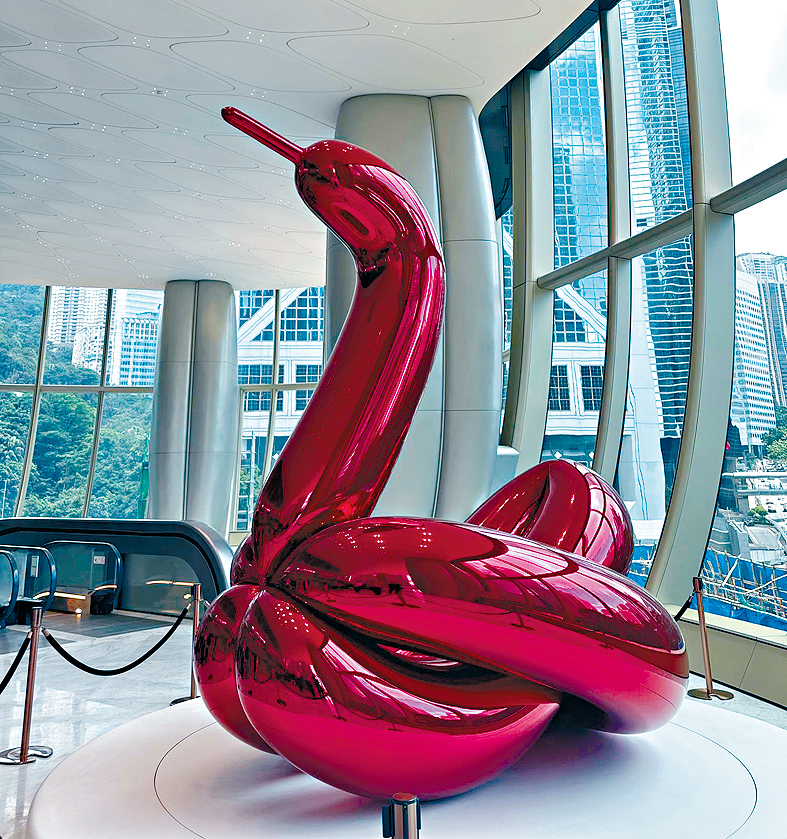 呢個紅氣球天鵝裝置藝術品估值高達逾億港元！